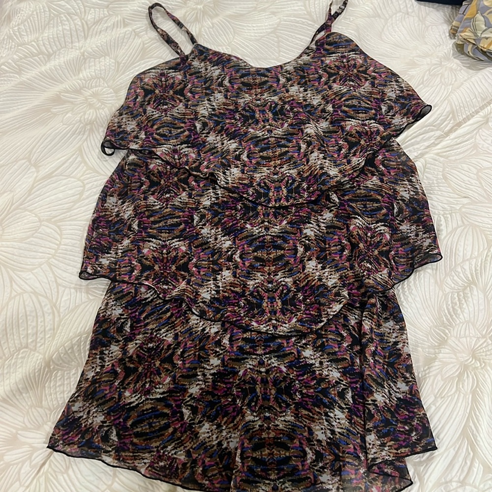 Multicolor ruffle dress, like brand new, Medium size, string belt